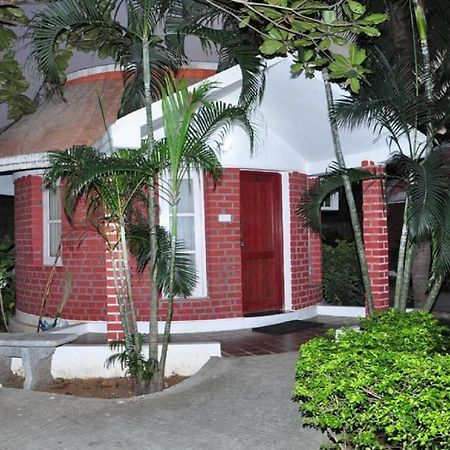 Green Coconut Resort Chennai Exterior foto