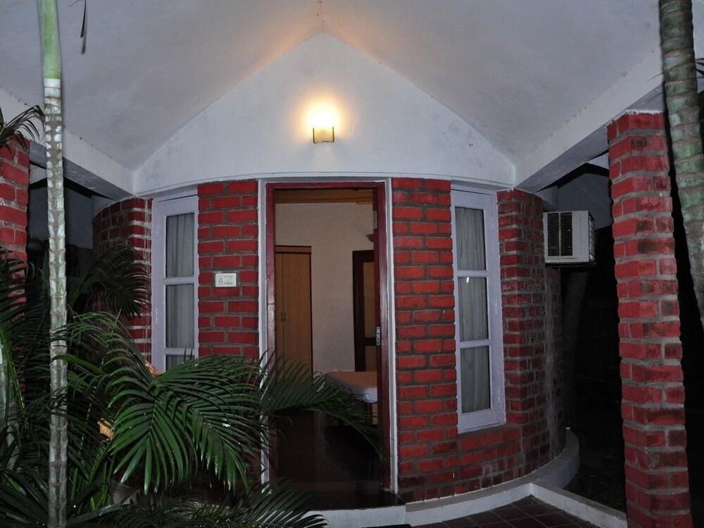 Green Coconut Resort Chennai Exterior foto
