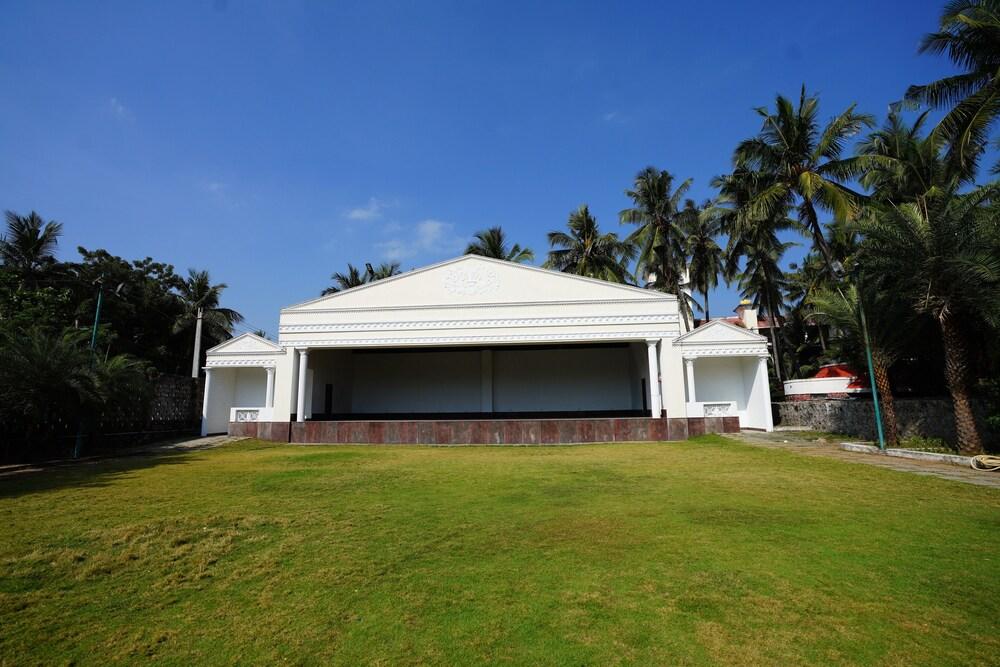 Green Coconut Resort Chennai Exterior foto