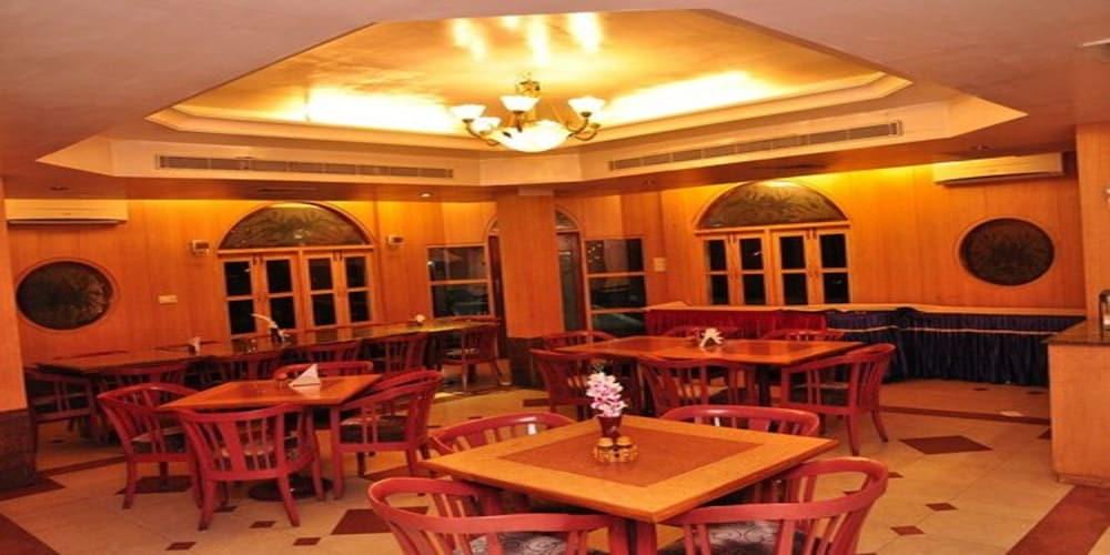 Green Coconut Resort Chennai Exterior foto