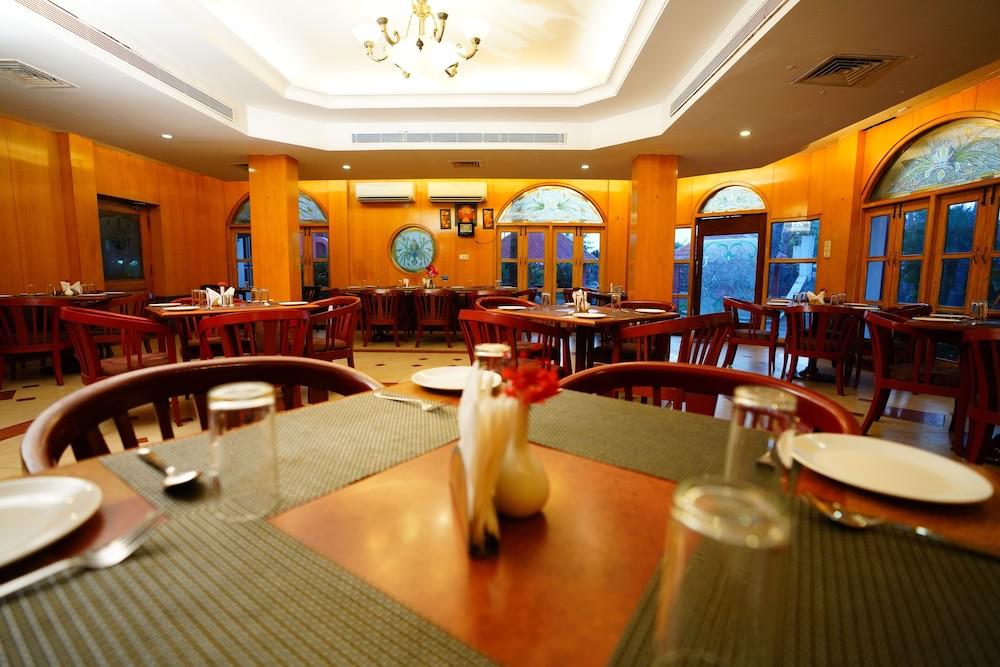 Green Coconut Resort Chennai Exterior foto