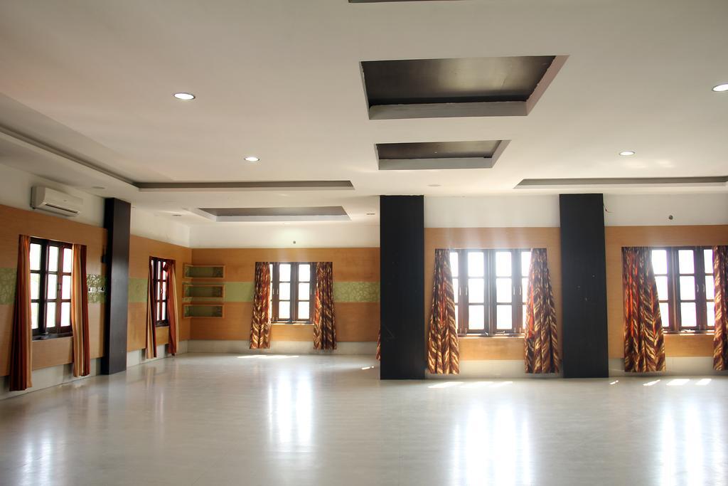 Green Coconut Resort Chennai Exterior foto