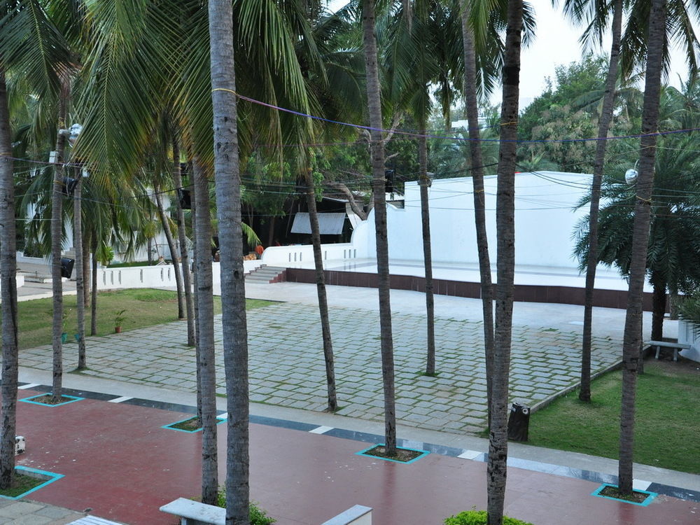 Green Coconut Resort Chennai Exterior foto