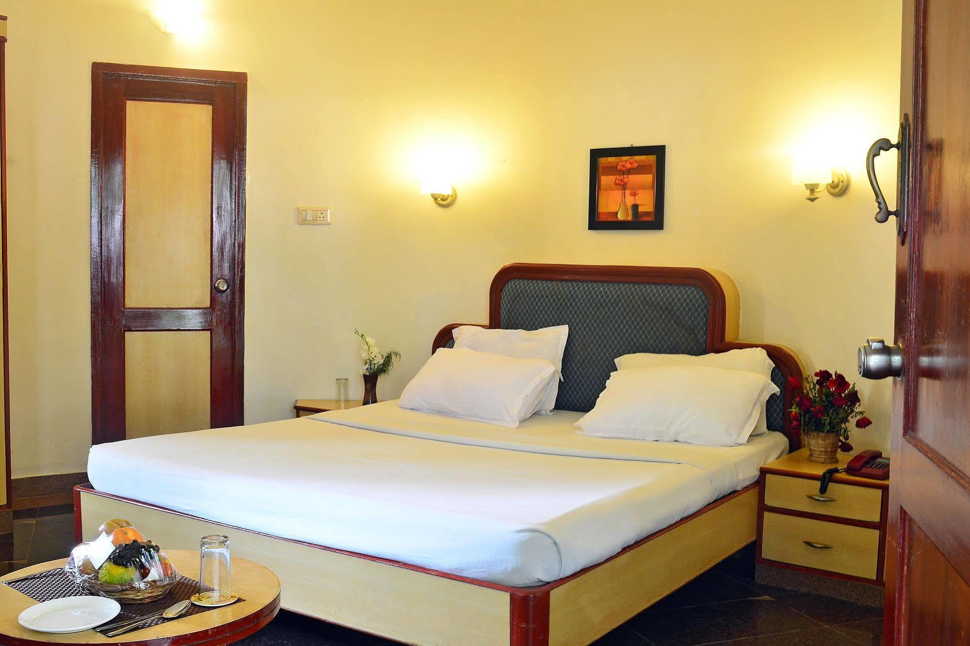 Green Coconut Resort Chennai Exterior foto
