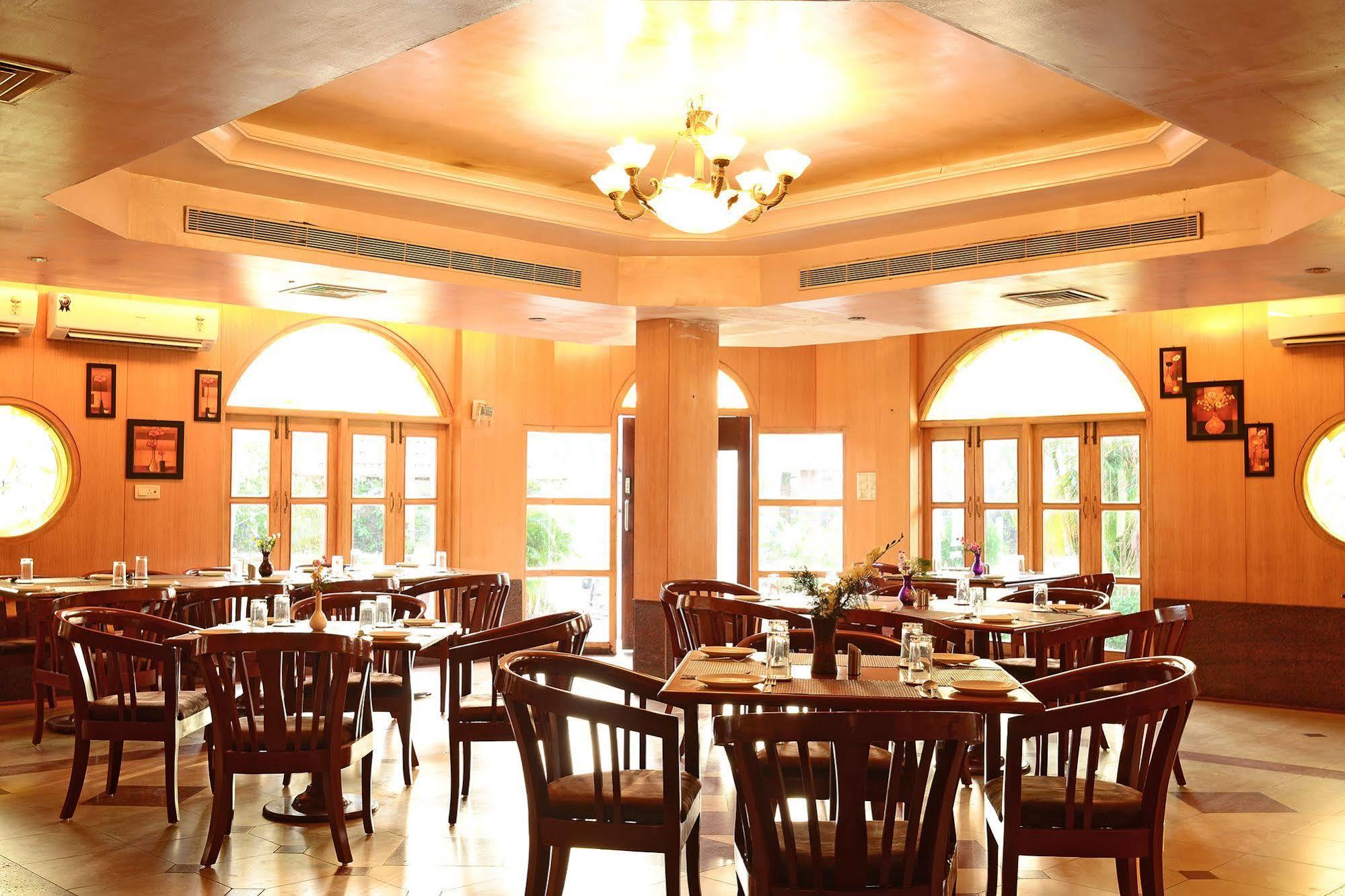 Green Coconut Resort Chennai Exterior foto